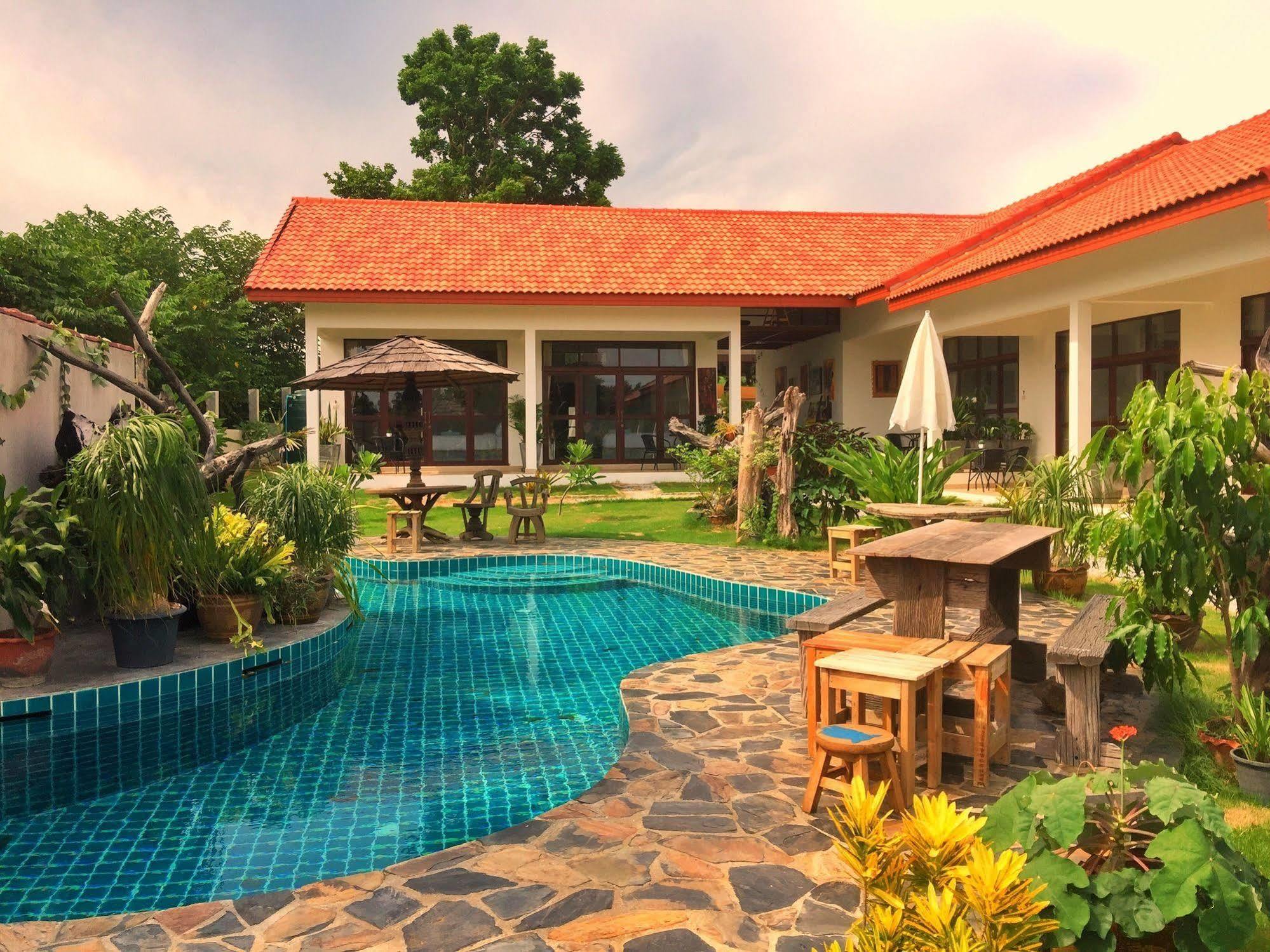 Tree Roots Retreat Hotel Rayong Exterior photo