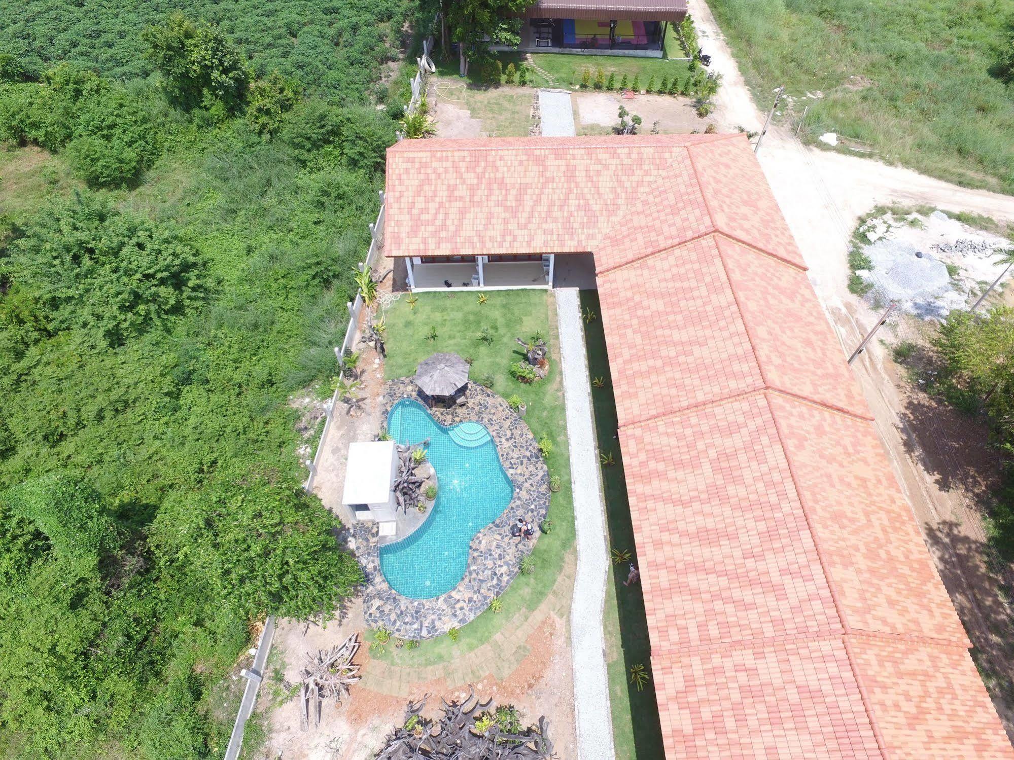 Tree Roots Retreat Hotel Rayong Exterior photo