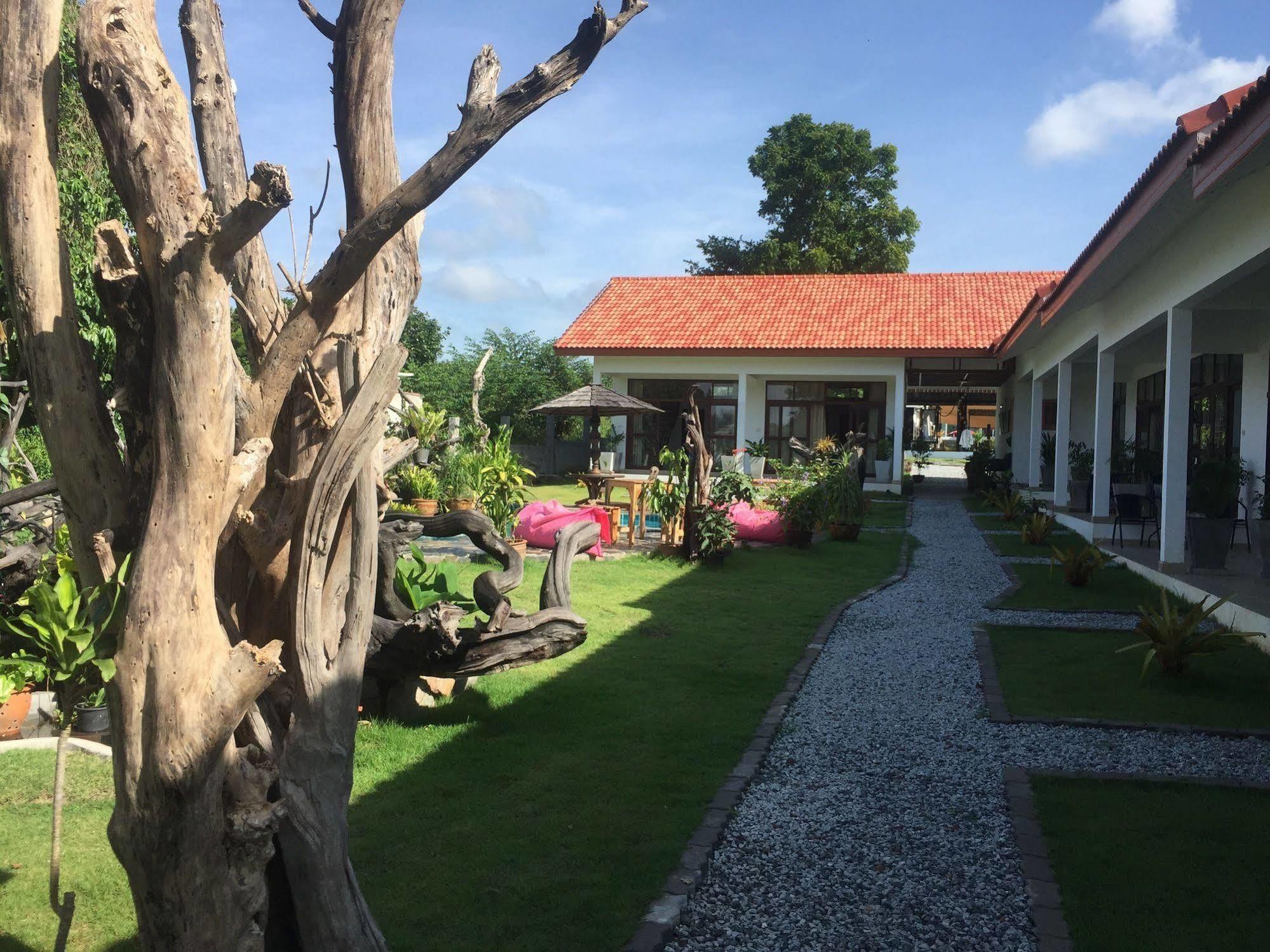 Tree Roots Retreat Hotel Rayong Exterior photo
