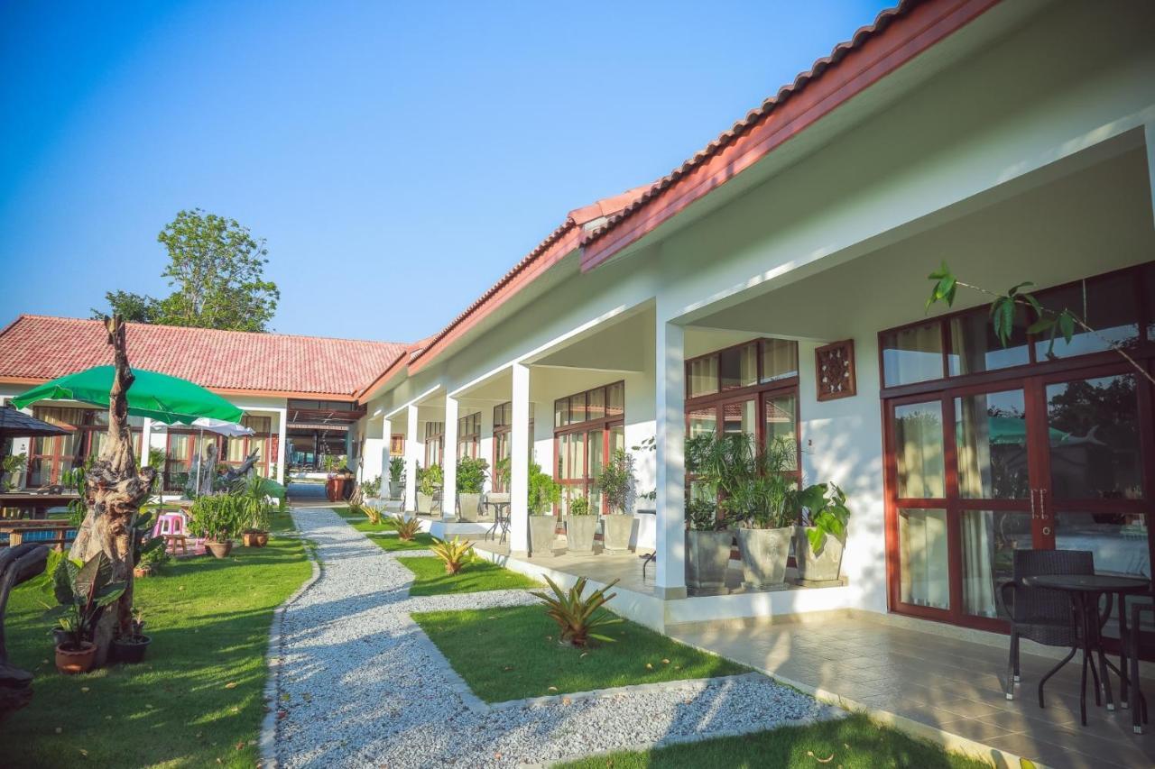 Tree Roots Retreat Hotel Rayong Exterior photo